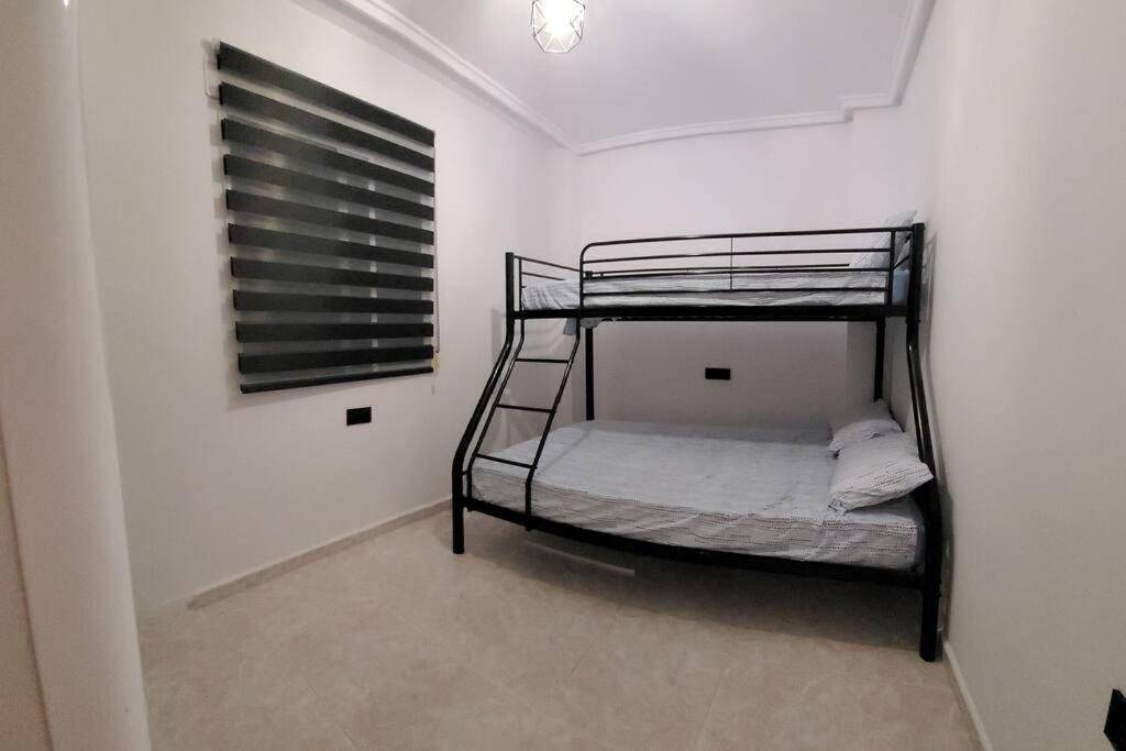 Apartamento Bajo Con Terraza Y Piscina Torrevieja Exterior photo