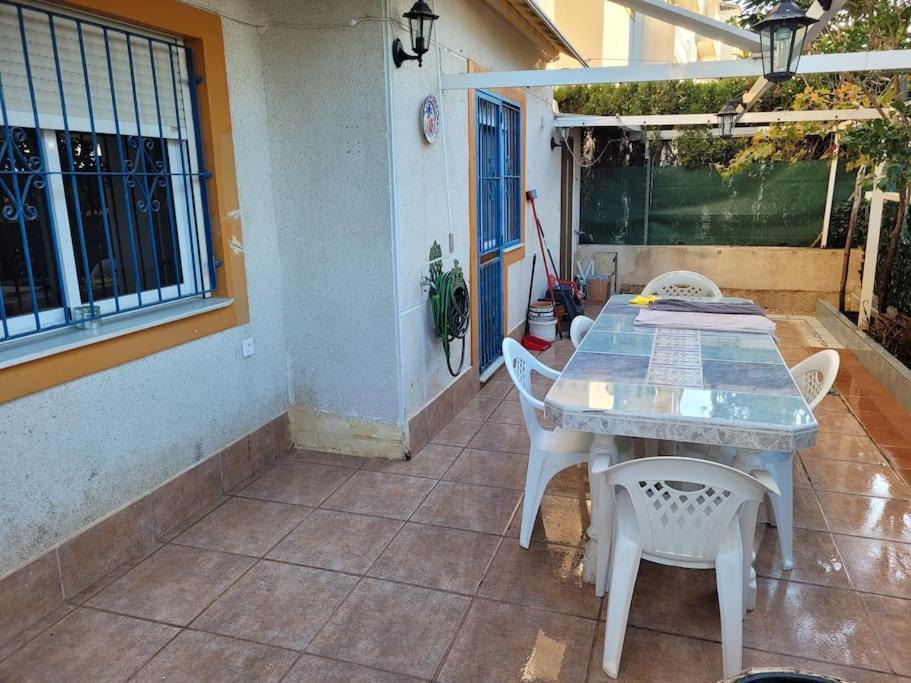 Apartamento Bajo Con Terraza Y Piscina Torrevieja Exterior photo