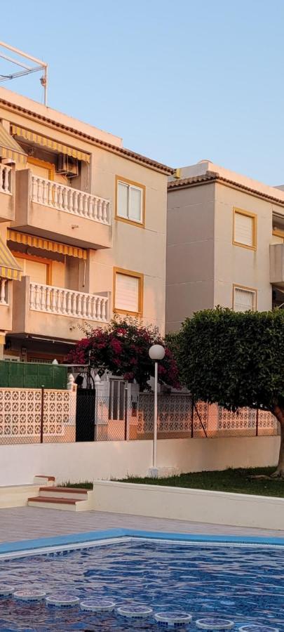 Apartamento Bajo Con Terraza Y Piscina Torrevieja Exterior photo