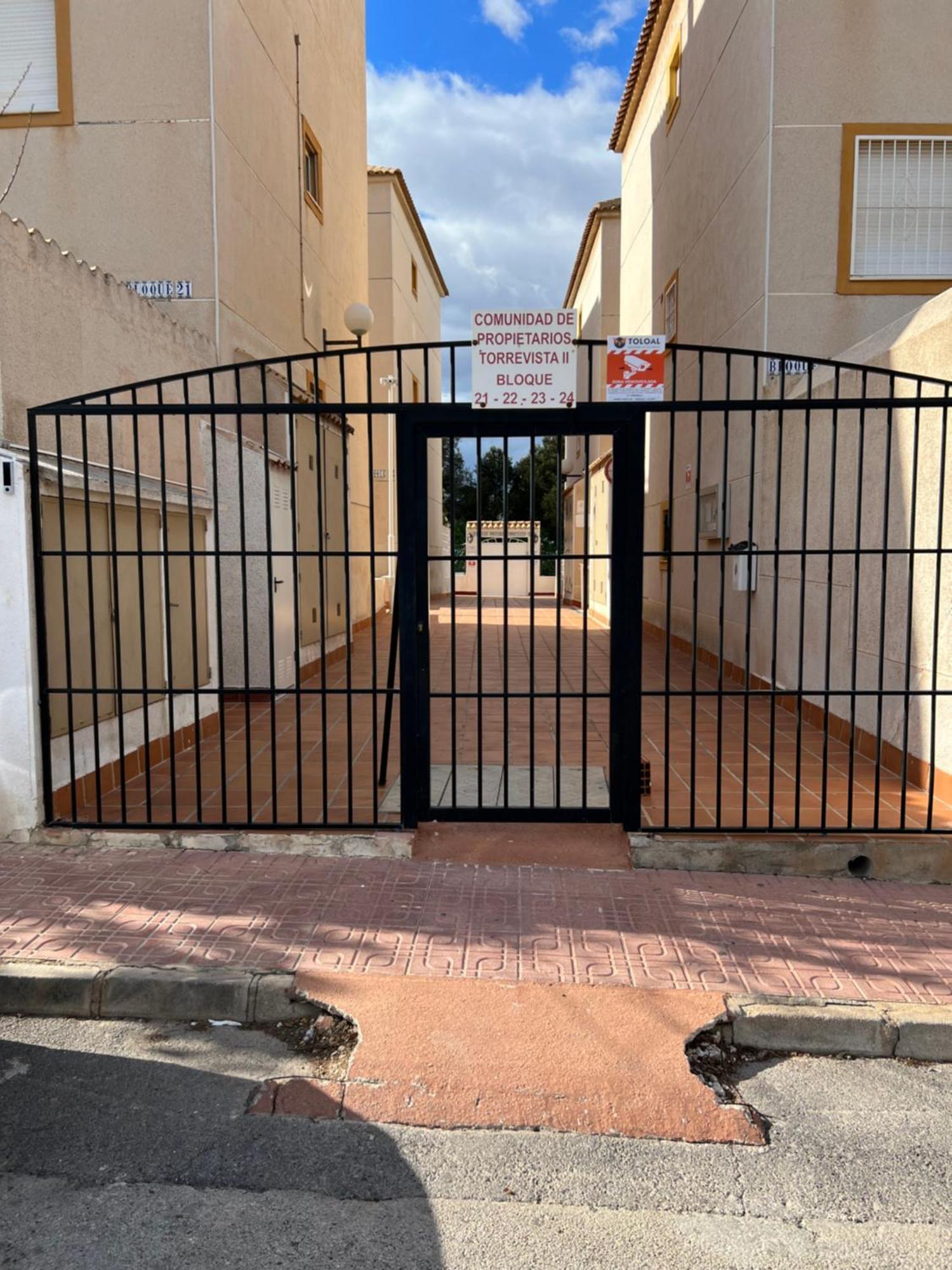 Apartamento Bajo Con Terraza Y Piscina Torrevieja Exterior photo